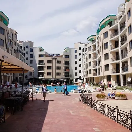 Sunny Avalon סאני ביץ'